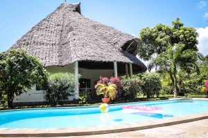 Die Villa wurde auf einem Grundstück mit 1.000 m² erbaut und bekam den Namen „KUISHI“(Leben) - Villa-Kuishi - Diani Beach - Kenia - Ihr exklusives Ferienhaus unter der Sonne Ostafrikas
